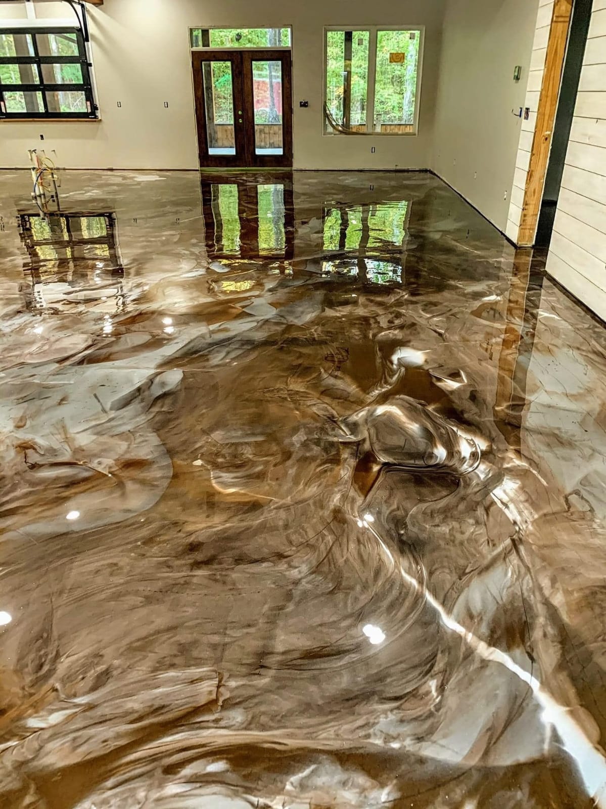 Piso epóxico metálico dorado