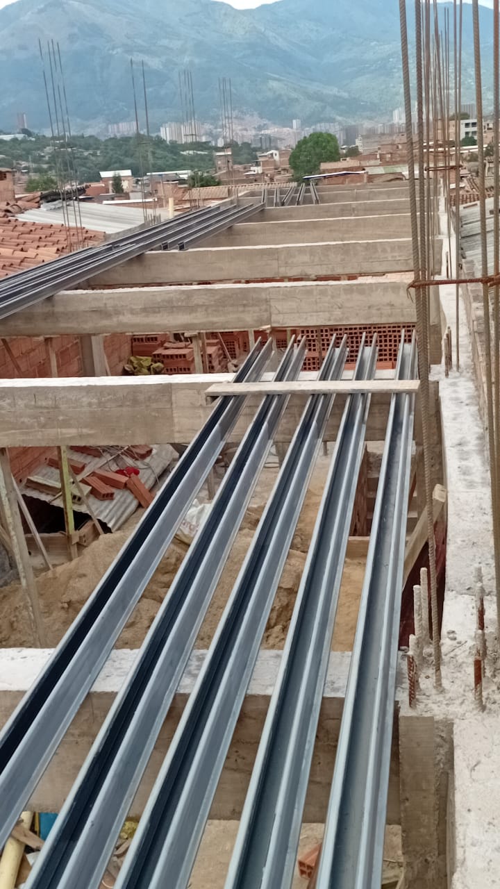 Estructura en construcción, obra negra Pis Saldarriaga